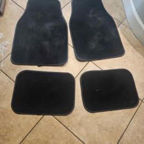 Universal Car Floor Mats Set of 4 Black - Picture 1 of 7